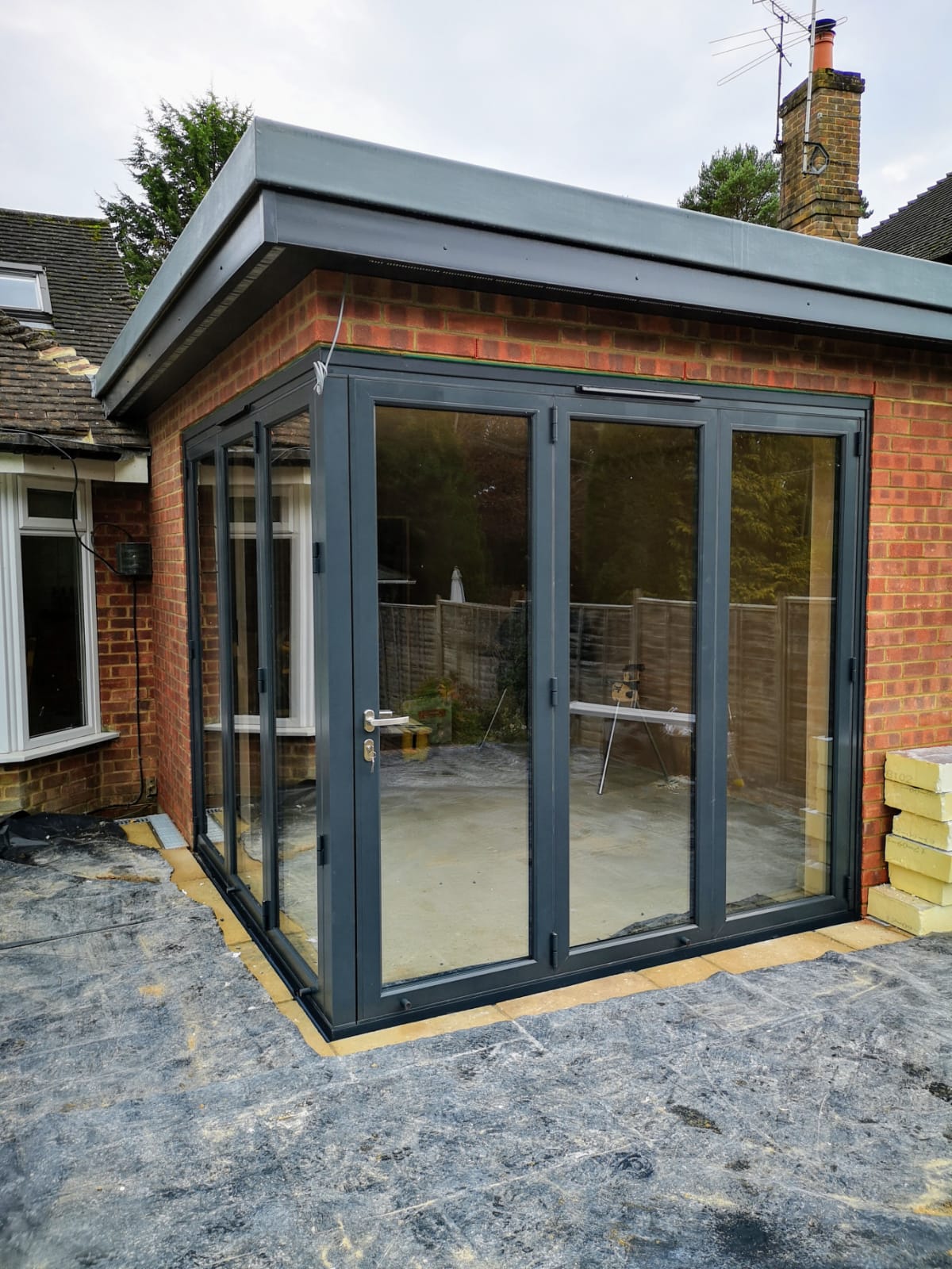 Corner Bifold Doors in Anthracite Grey